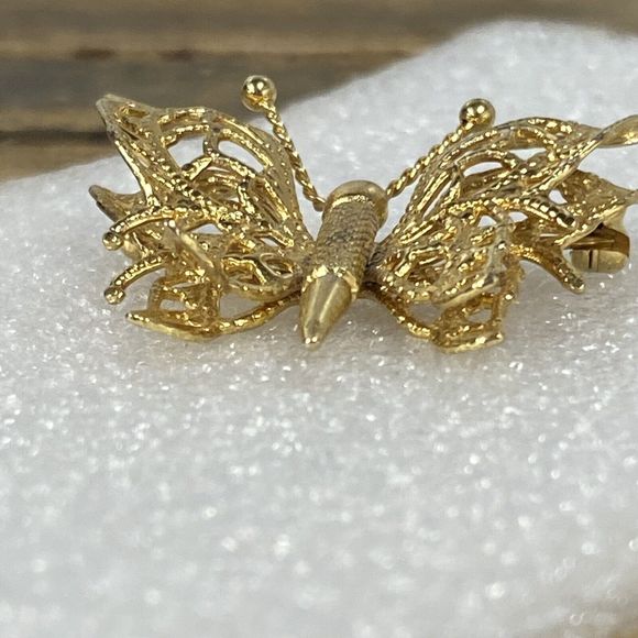 Monet Gold Tone Signed Filigree Butterfly Bug Insect Brooch Pin - Picture 3 of 7